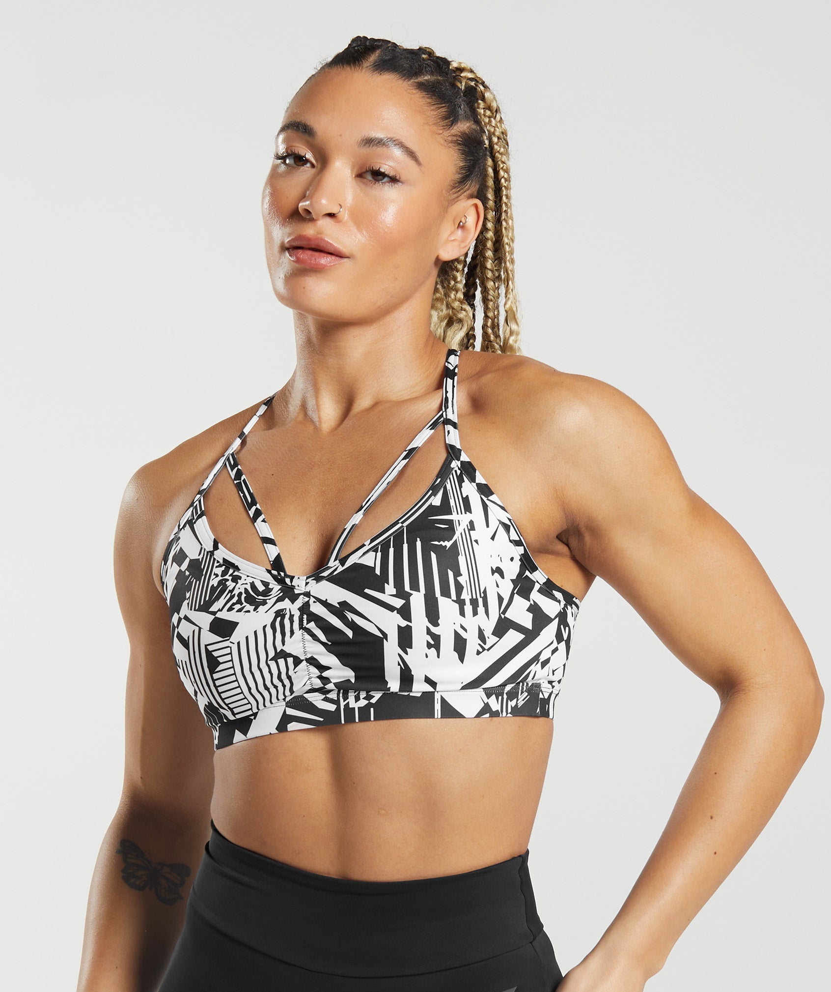 FRACTION SPORTS BRA Black/White Gymshark Womens Medium Support Size: S # gymshark #gymgirls #sportsbra #gymbra #gymsportsbra #نیمتن�‎