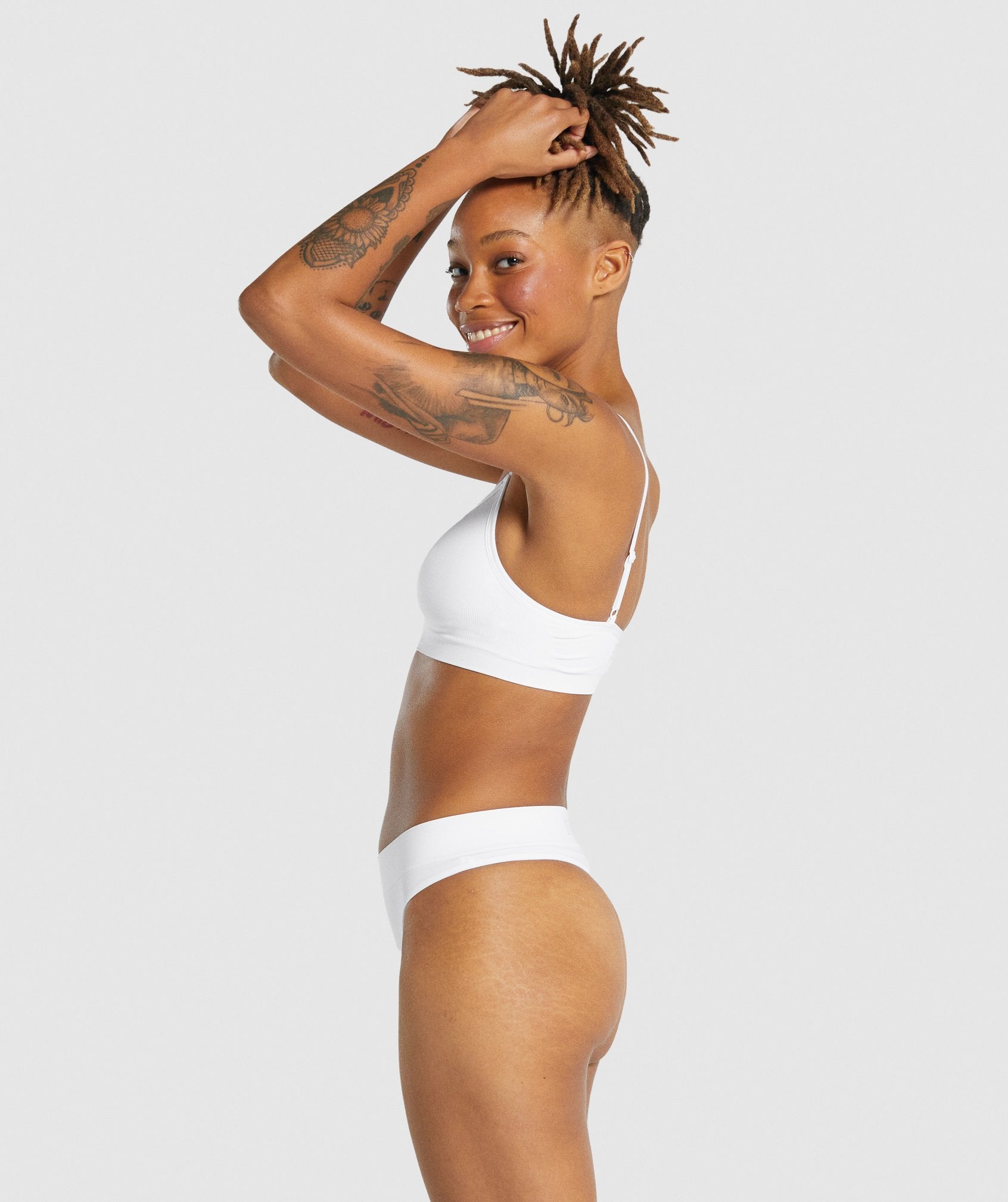 SHAPERMINT Women's Compression Seamless No Wire Scoop Neck Throw-on  Bralette White : : Clothing, Shoes & Accessories