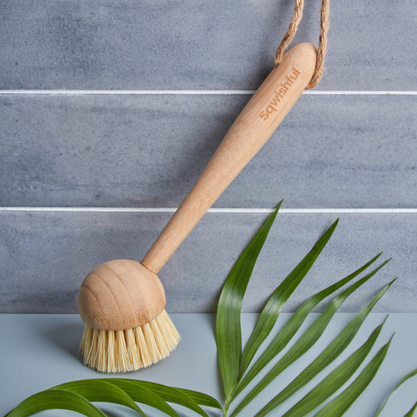 At Sqwishful, the perfect dish brush is plant-based, plastic-free, and compostable. 