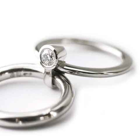 Modern diamond rings uk