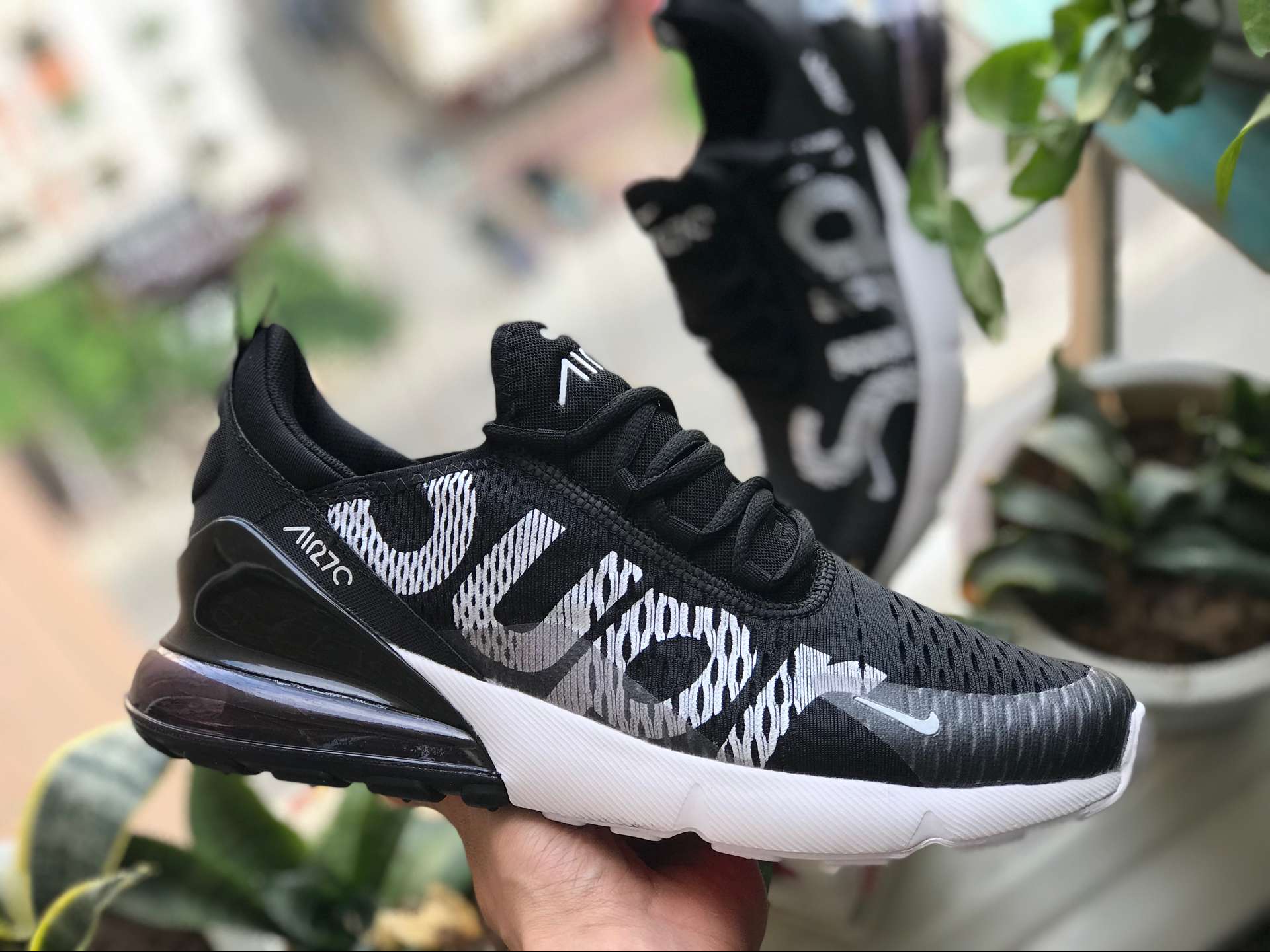 supreme nike air 270