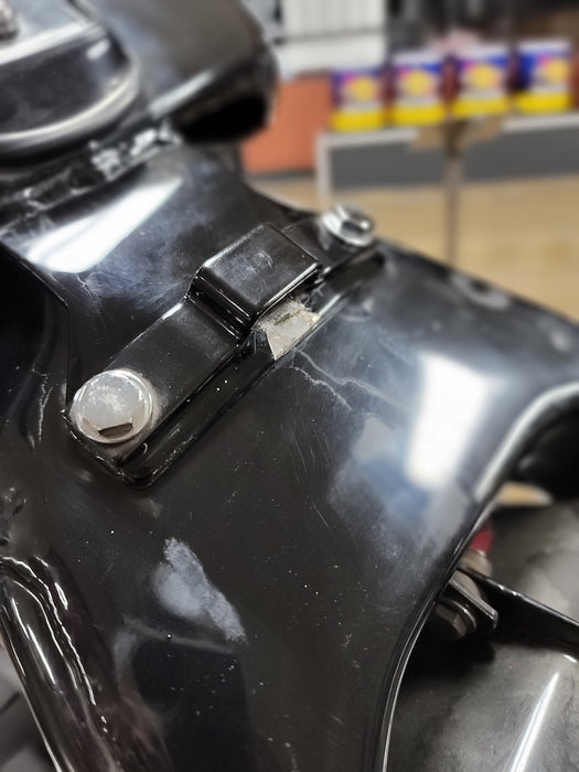 FXR SEAT TAB - TANK MOUNT