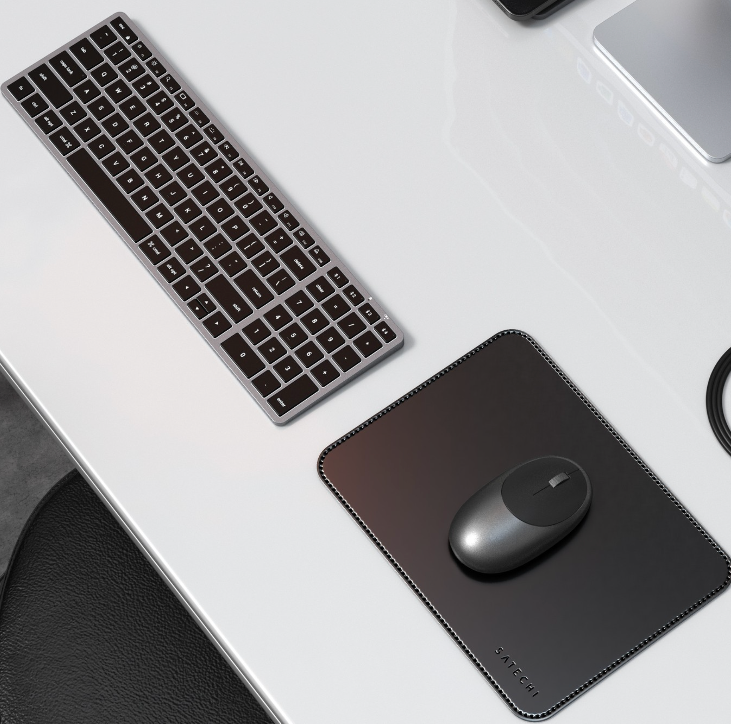 Satechi's wireless laptop keyboard and mouse on the table