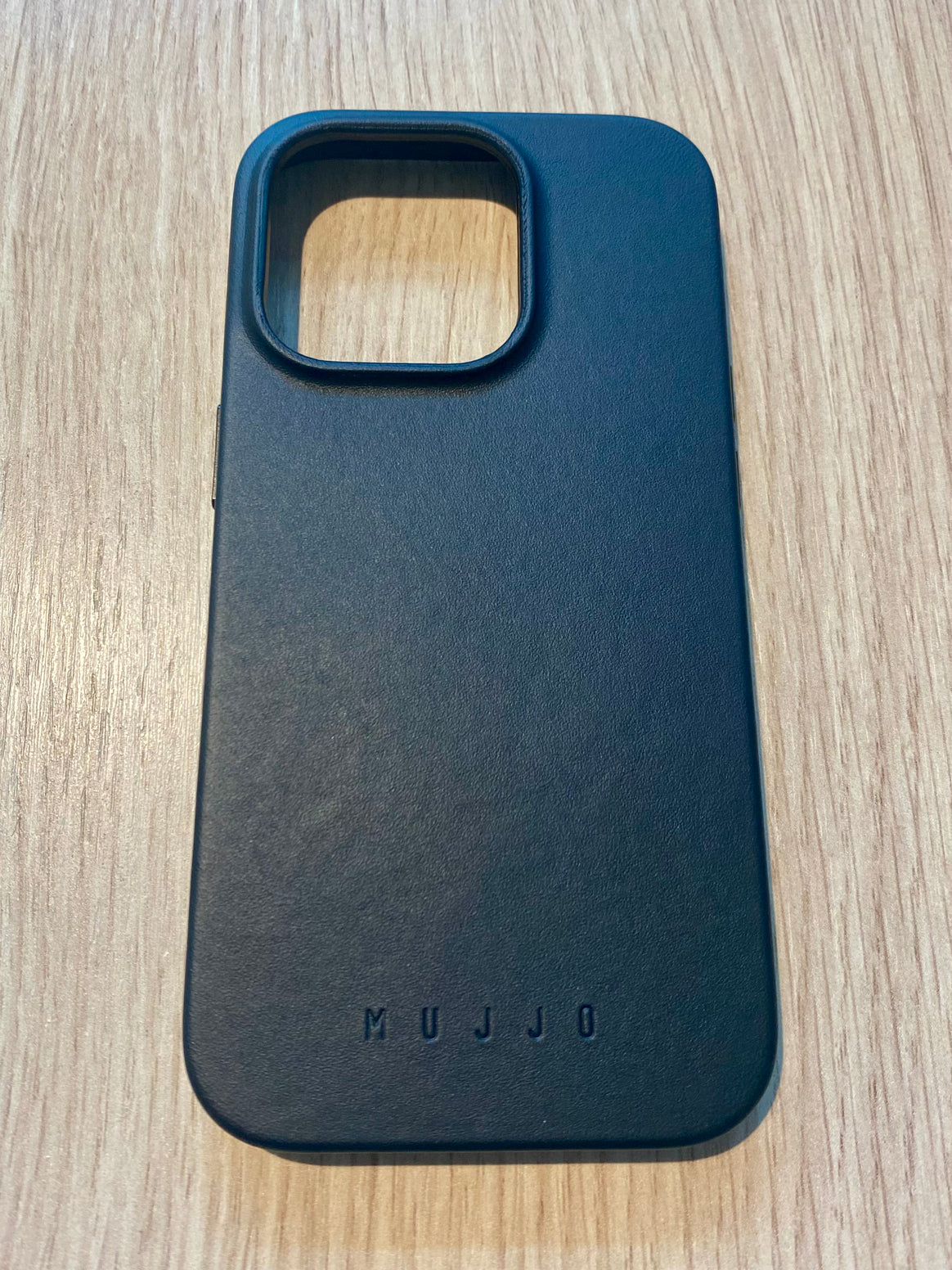 Mujjo Full Leather Case with MagSafe for iPhone 14 Pro - Black - Open Box