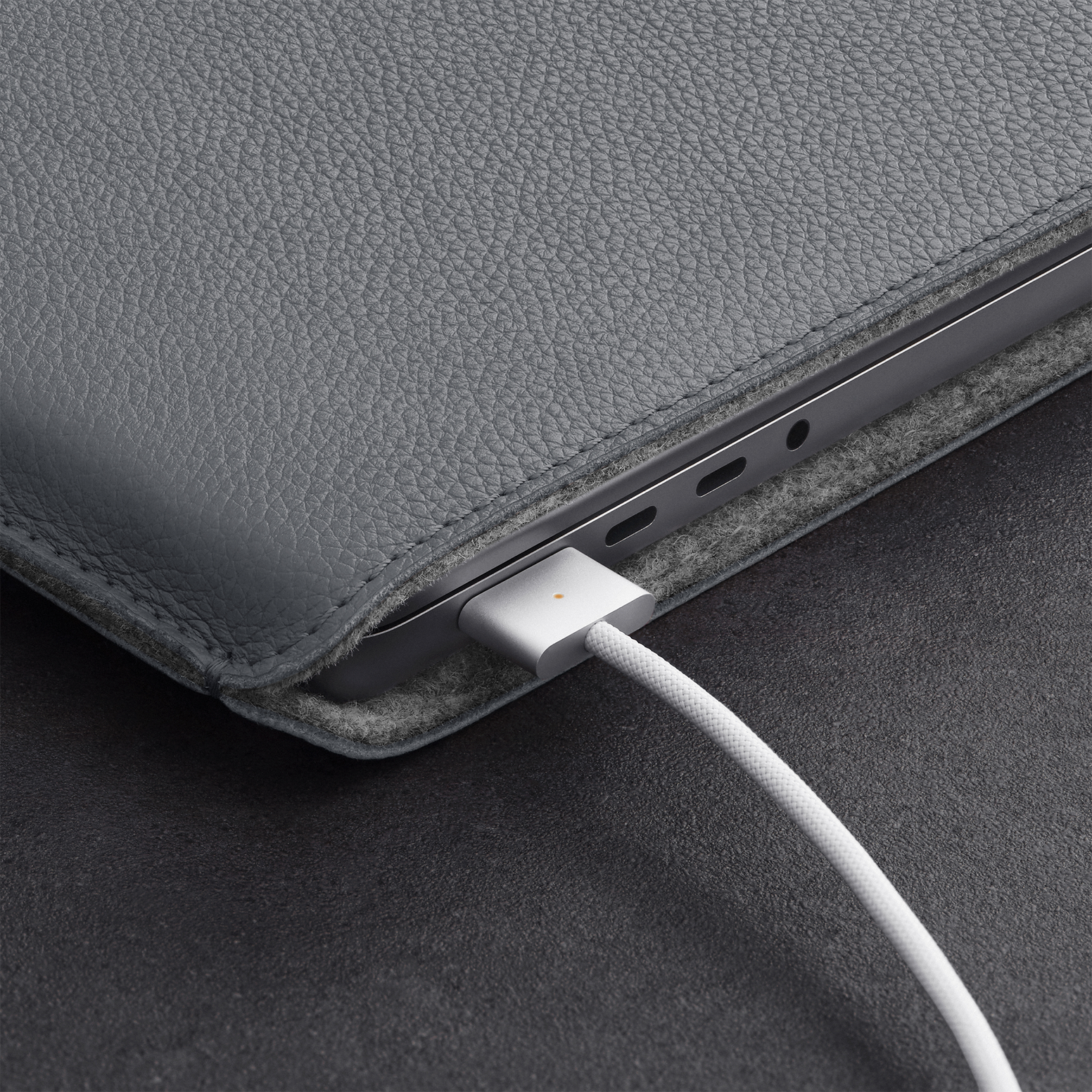 WOOLNUT Leather Sleeve for 14-inch MacBook Pro - Grey