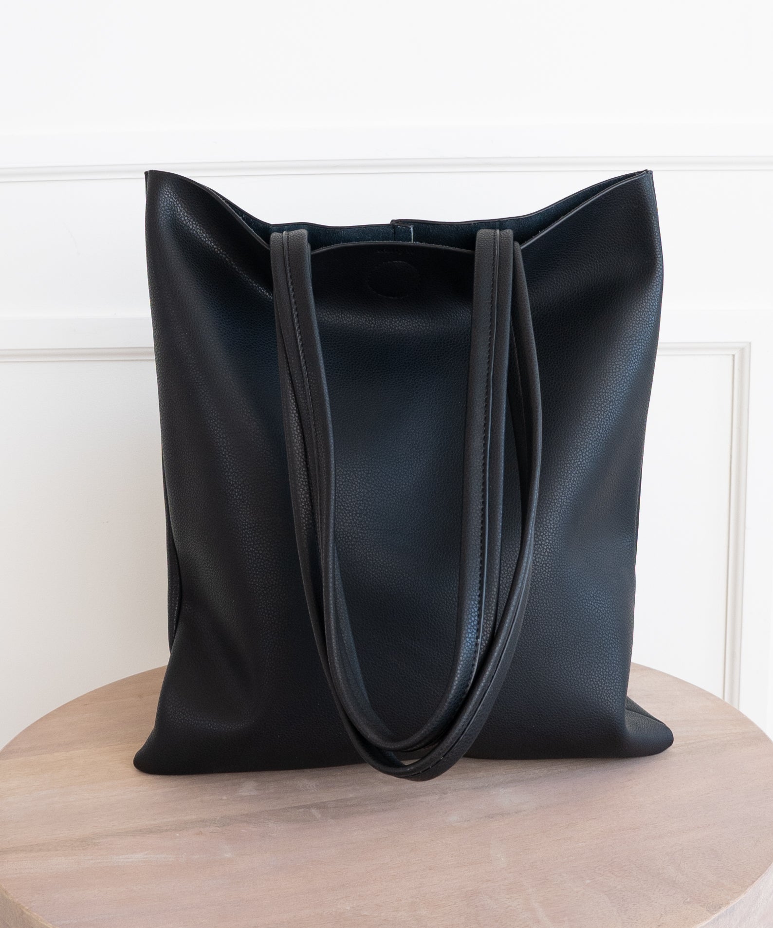 Ava Genuine Leather Slim Tote | AALLYN.COM