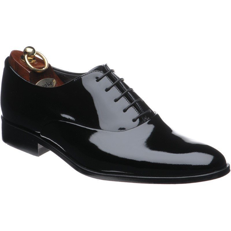 Black shoes. Туфли лакированные Оксфорд Loake Patent. Loake Lifestyle обувь. Patent Leather Shoes шомен. Мужская обувь Modern Shoes Patent.