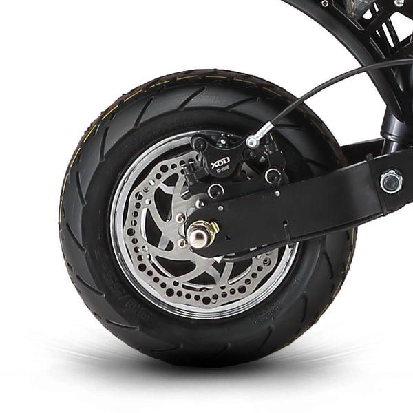 Road-Wheels-and-Hydraulic-Disc-Brakes-of-NeroCycle-X3-Electric-Scooters