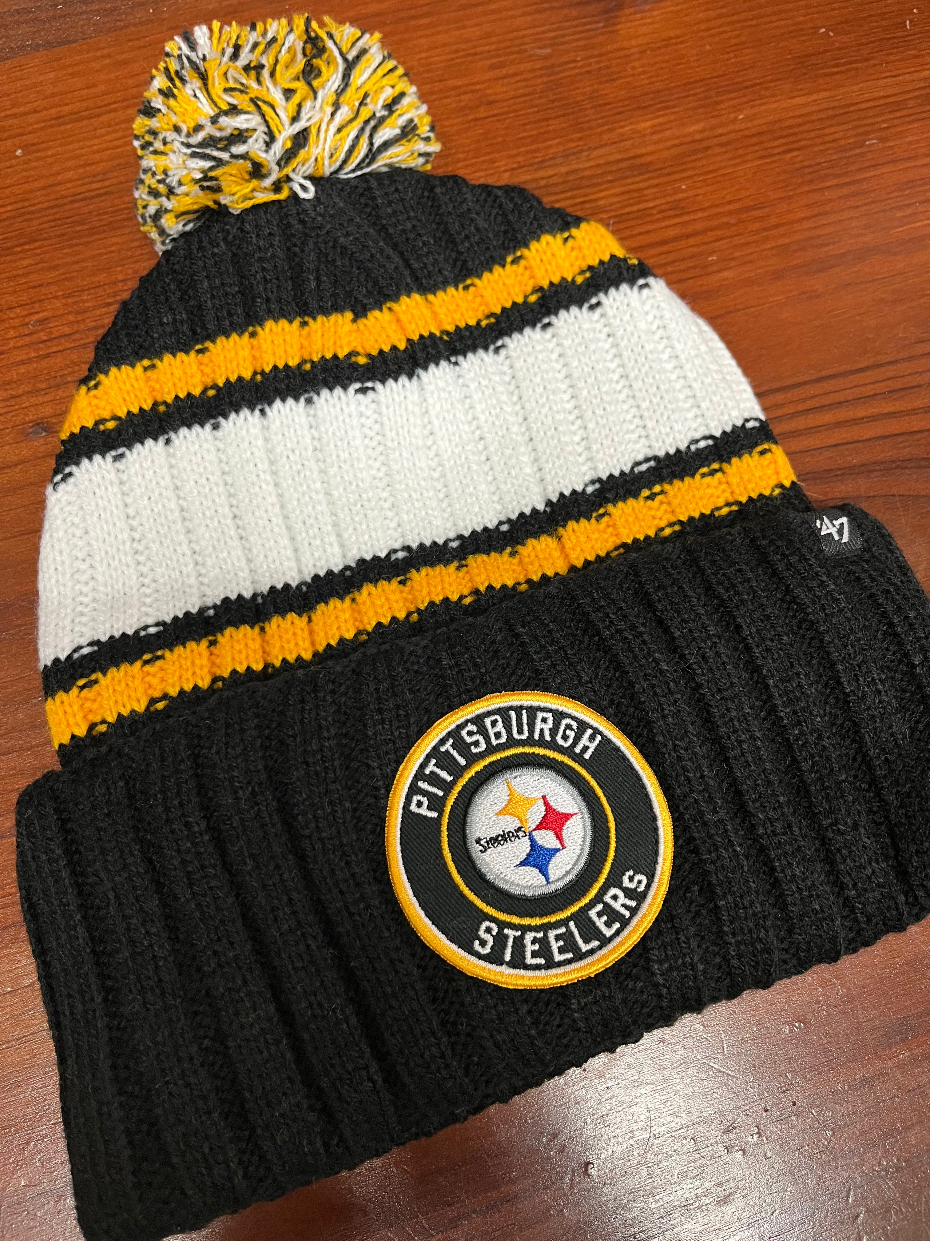 Pittsburgh Steelers Black Plateau Cuff Knit Pom Hat