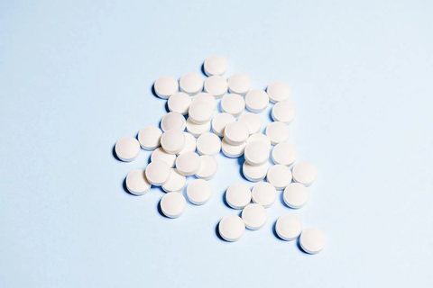 Round white aspirin tablets