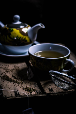 A tea set, with a cup of green tea