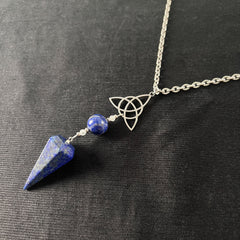 collier pendule lapis lazuli triquetra pour divination radiesthésie