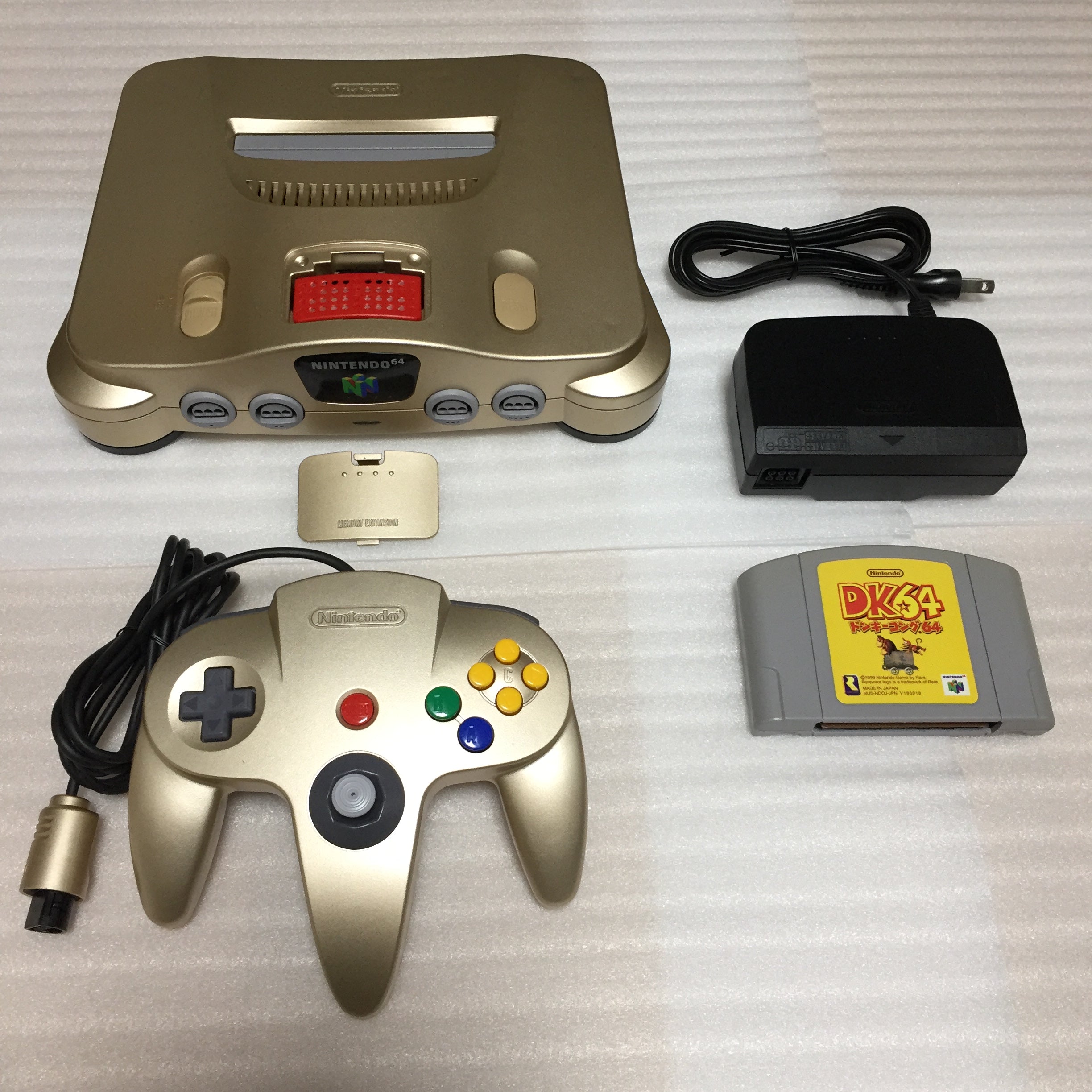 Ключи nintendo. Приставка Нинтендо 64. Nintendo 2023 консоль. Нинтендо 64 MK Gold. Nintendo 64 комплектация.