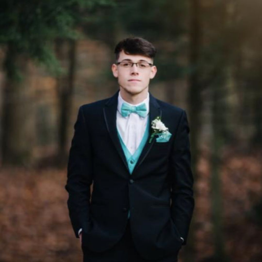 A Complete Guide to Choosing the Best Prom Outfit for Guys – LIFESTYLE BY PS