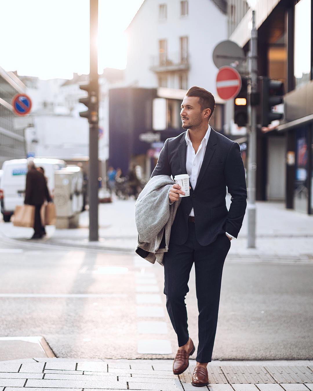 5 Smart Business Casual Outfits To Try Now #businesscasual #outfits #mensfashion