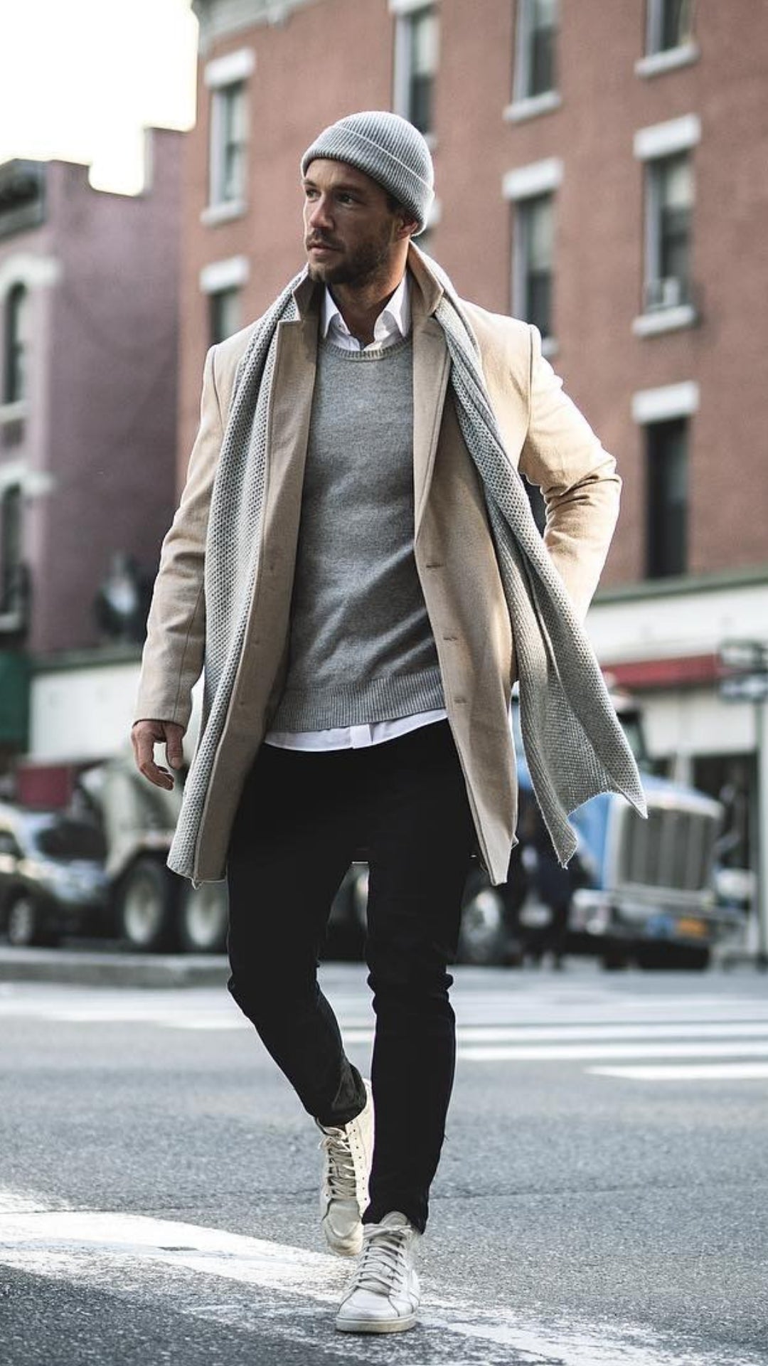 beige sneakers outfit mens