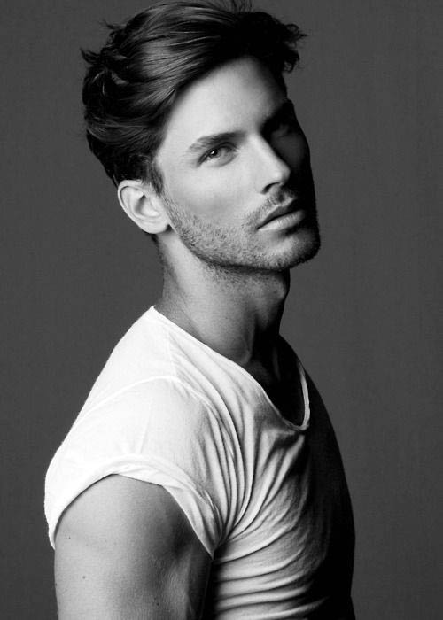 9 Best Middle Part Hairstyles for Men | Man of Many