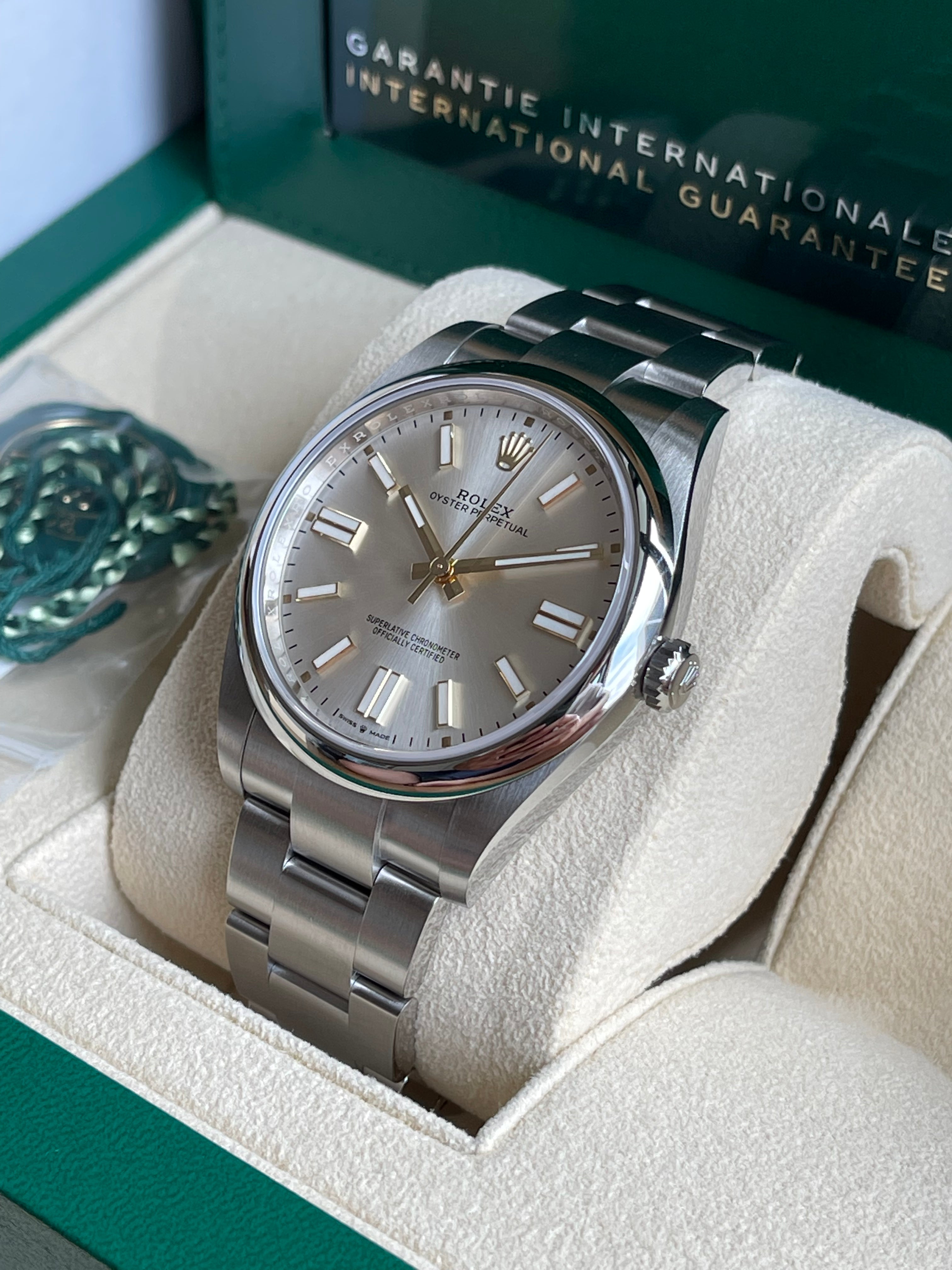 Rolex Oyster Perpetual 41mm Silver 124300 – Swiss Connection Watches
