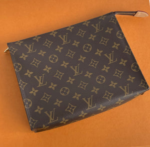 Louis Vuitton Monogram Poche Toilette 26 Pouch M47542 LV Auth 44279 Cloth  ref952275  Joli Closet