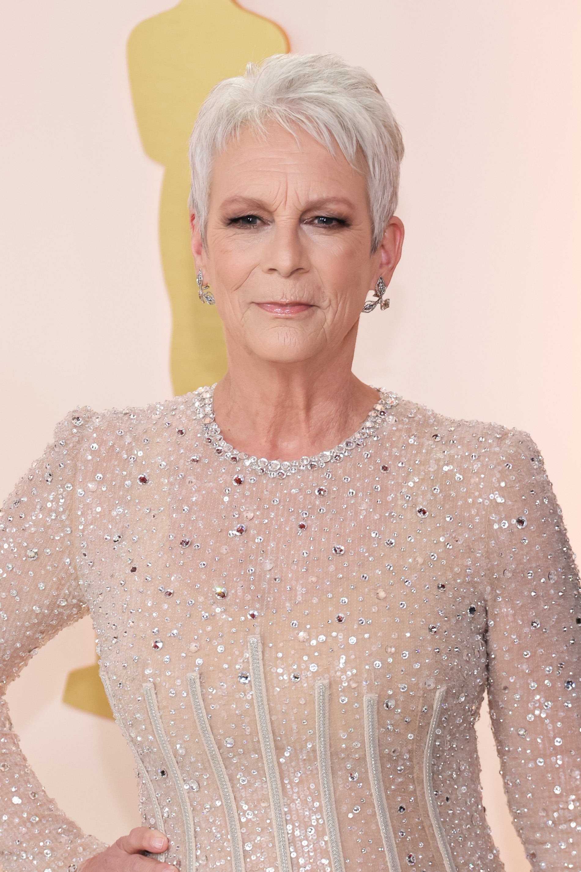 Jamie Lee Curtis Wins Best Supporting Actress! Her Gorgeous Pixie is S -  FHI Heat™