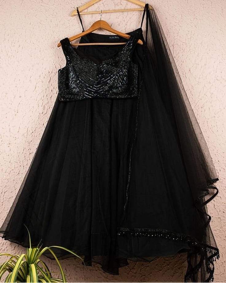 Black Lehenga Choli Set | Black lehenga choli, Black lehenga, Designer  lehenga choli