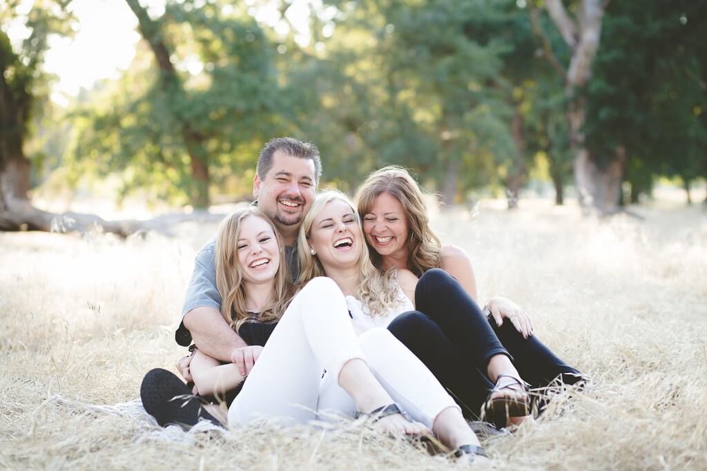 8 Family Photo Poses To Try Today!