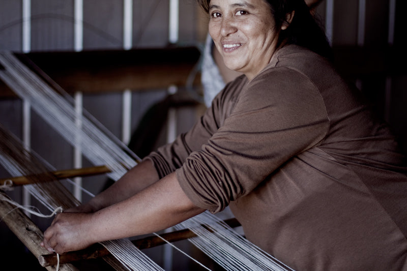 VOZ weaver Sylvia Aniao with her traditional Mapuche loom
