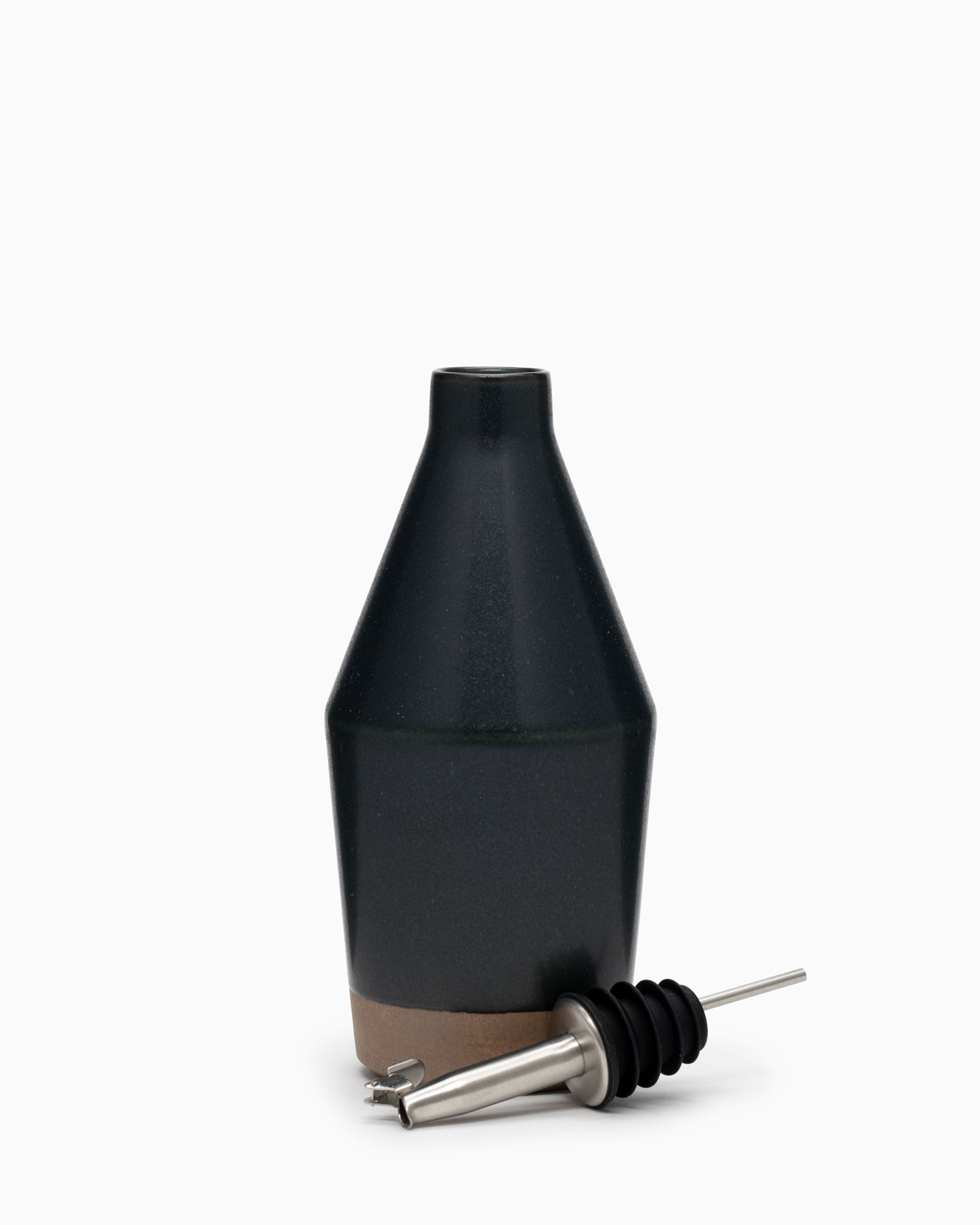 https://cdn.shopify.com/s/files/1/0163/9128/products/CLK-211-Oil-Bottle-Black-2.jpg?v=1643851047&width=1500