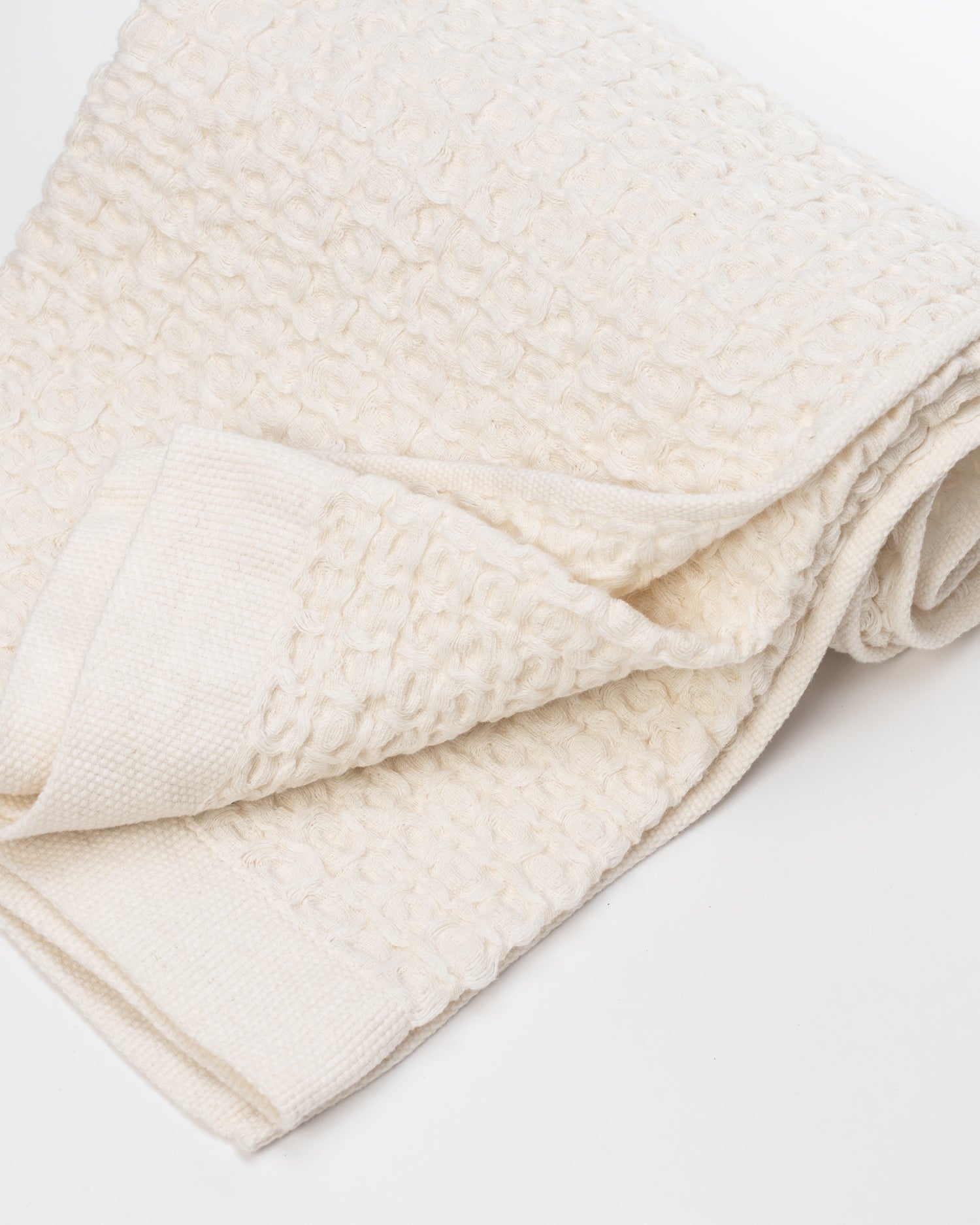 https://cdn.shopify.com/s/files/1/0163/9128/products/Lattice-Linen-Compact-Bath-Towel-Ivory-2.jpg?v=1649905962&width=1500