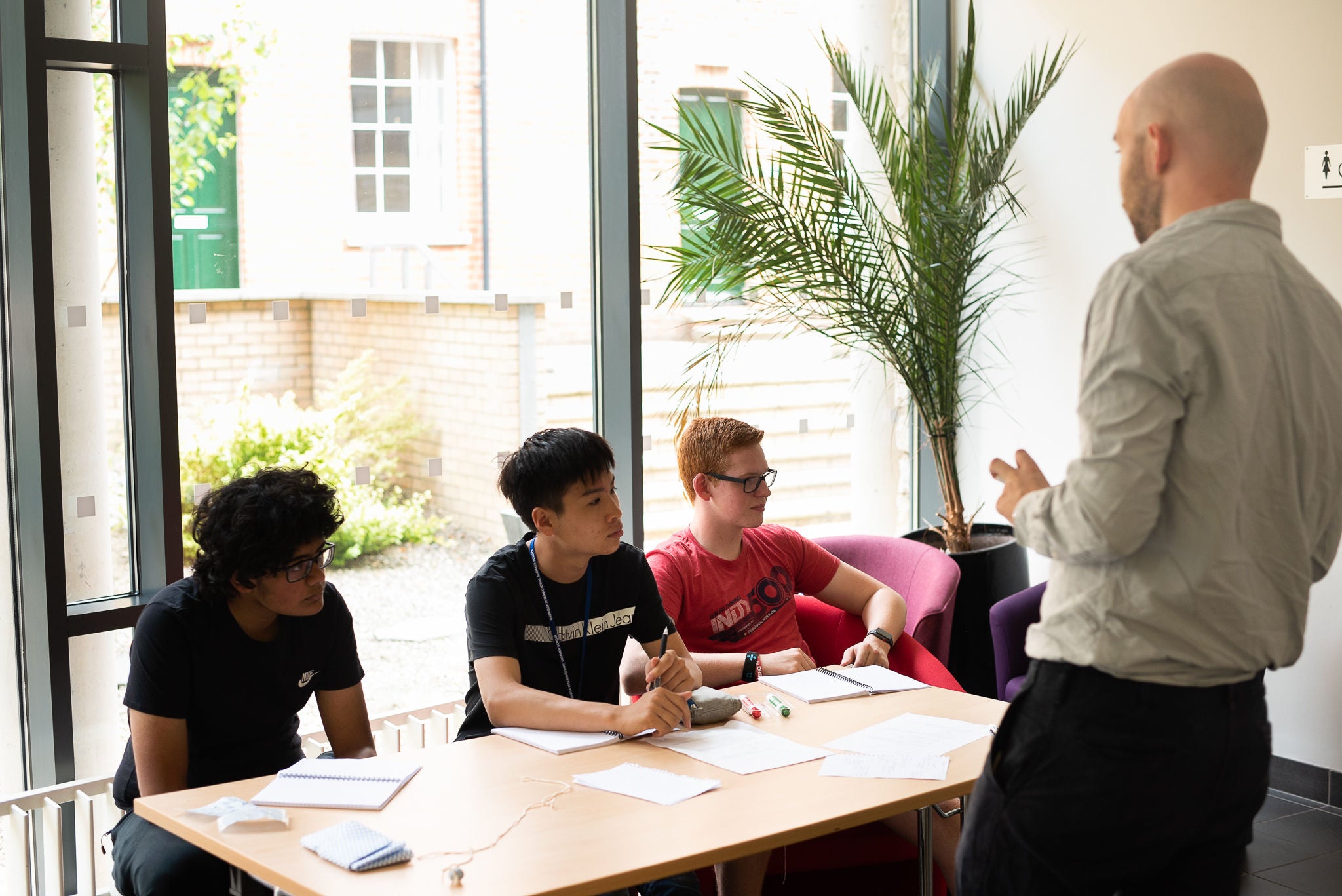 Summer school students learn from expert Oxford and Cambridge graduate tutors