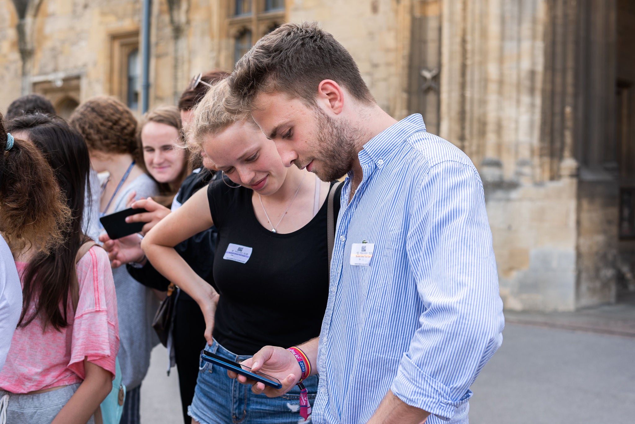Summer school students on trip around Oxford University sites