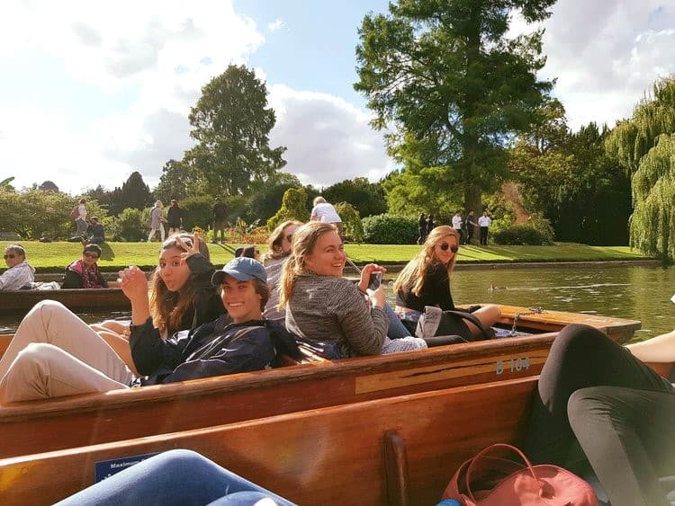 Summer school students go punting in Oxford and Cambridge