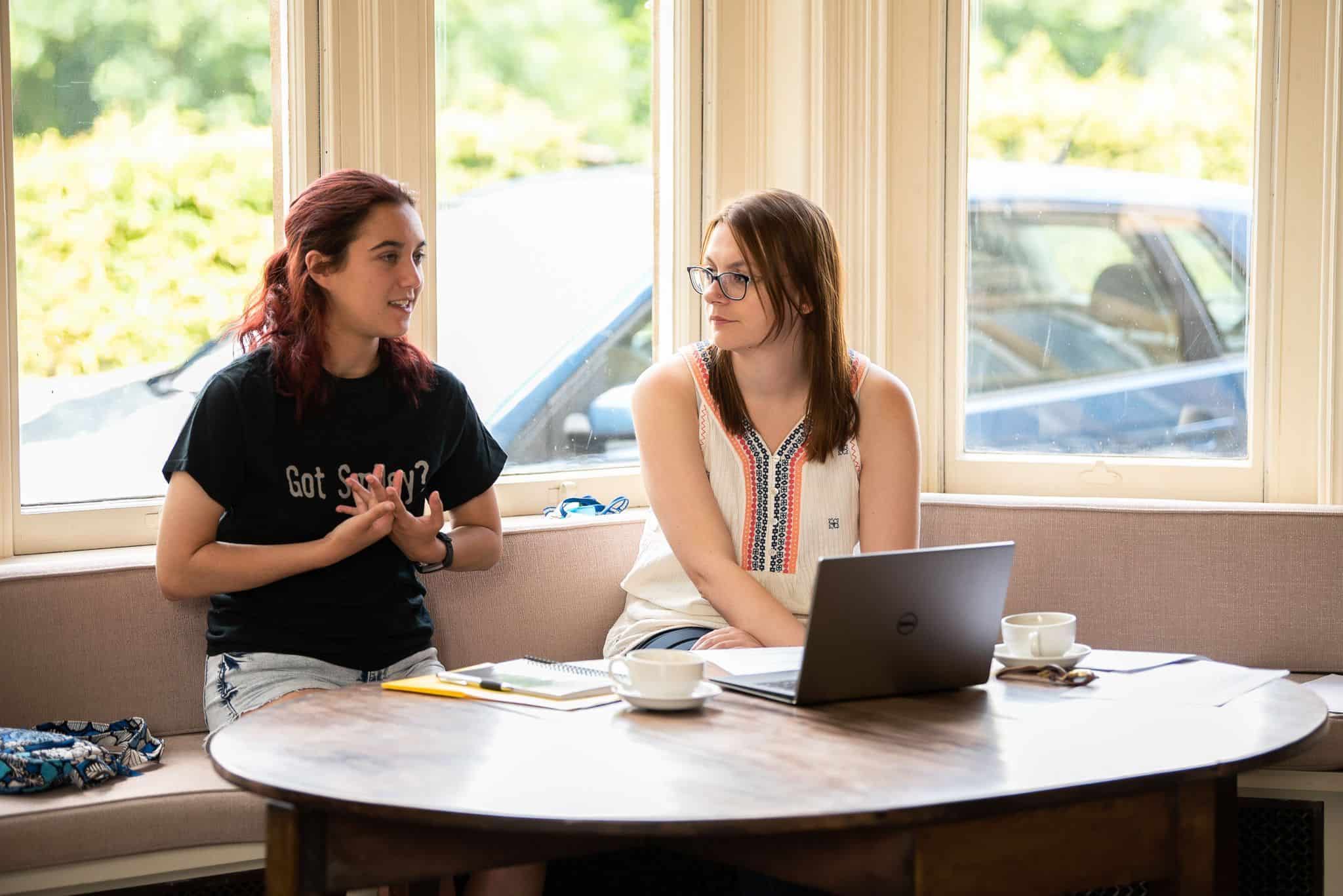 Tutor teaching an enthusiastic history student on our summer school in Oxford