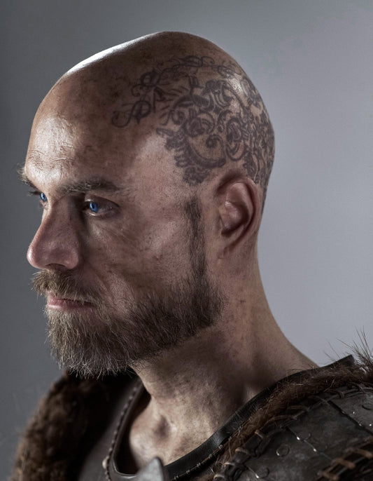 Vikings: Qual o significado da tatuagem do rosto de Bjorn Ironside