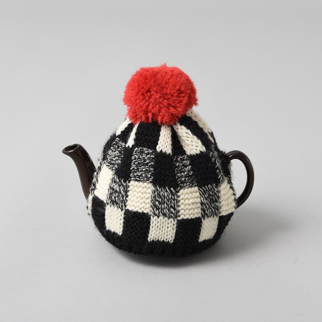 LABOUR AND WAIT | KNITTED TEA COSY RED