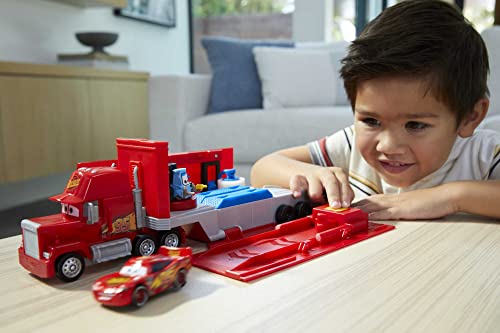 Mattel Disney Cars Toys On The Road Toys,Playset with 2 Toy Cars and  Light-Up Countdown,Features Lightning McQueen and Mater Truck