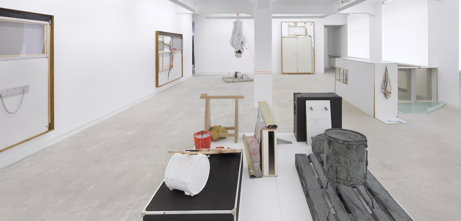 Joris Van de Moortel, Like a hurricane (you are like), Installation view, 2010, Galerie Michael Janssen Berlin