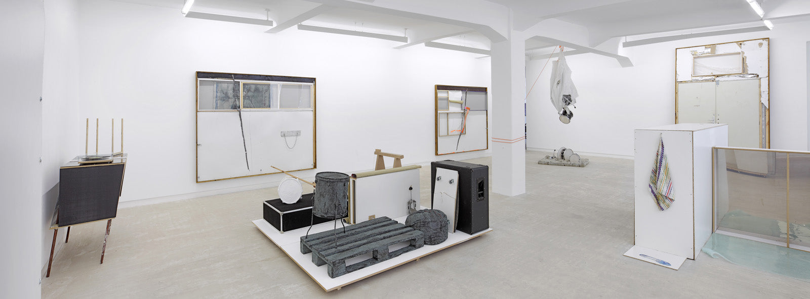 Joris Van de Moortel, Like a hurricane (you are like), Installation view, 2010, Galerie Michael Janssen Berlin