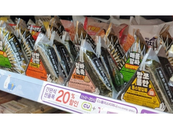 Triangle kimbaps on a shelf in a convenience store