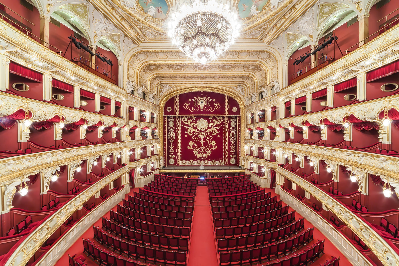 Одесский оперный театр внутри