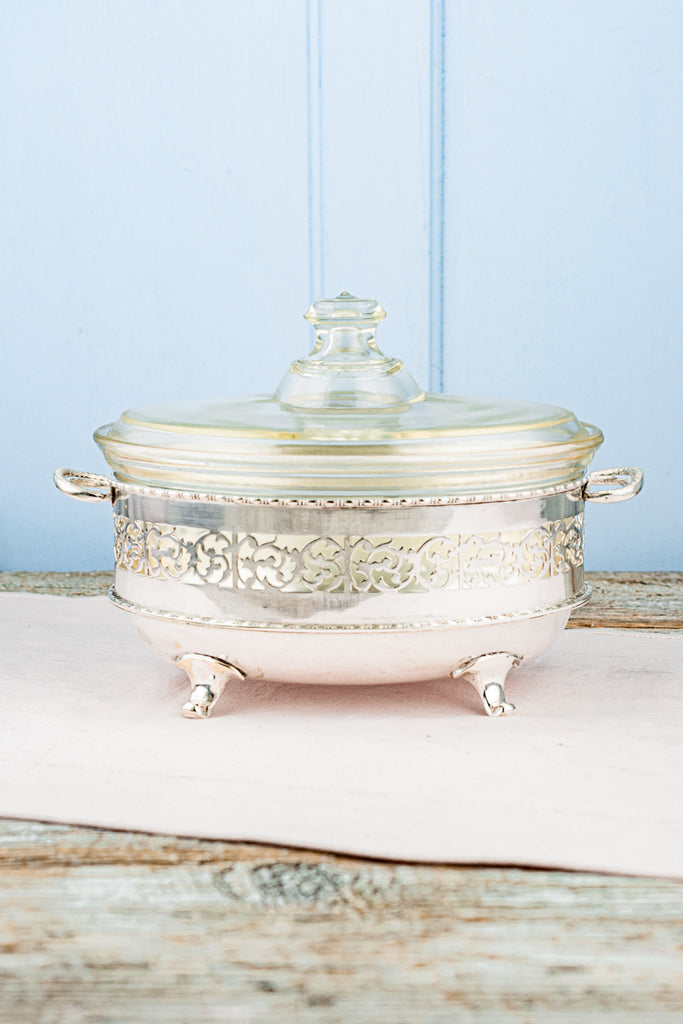 vintage pyrex casserole dish