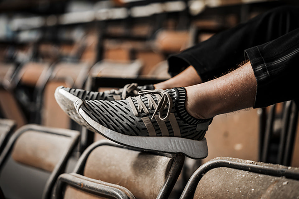 nmd r2 white on feet