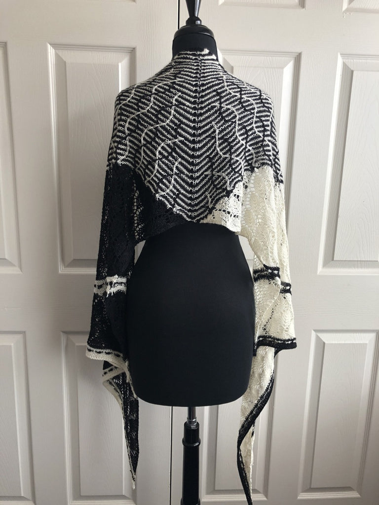 Free Black and White Shawl