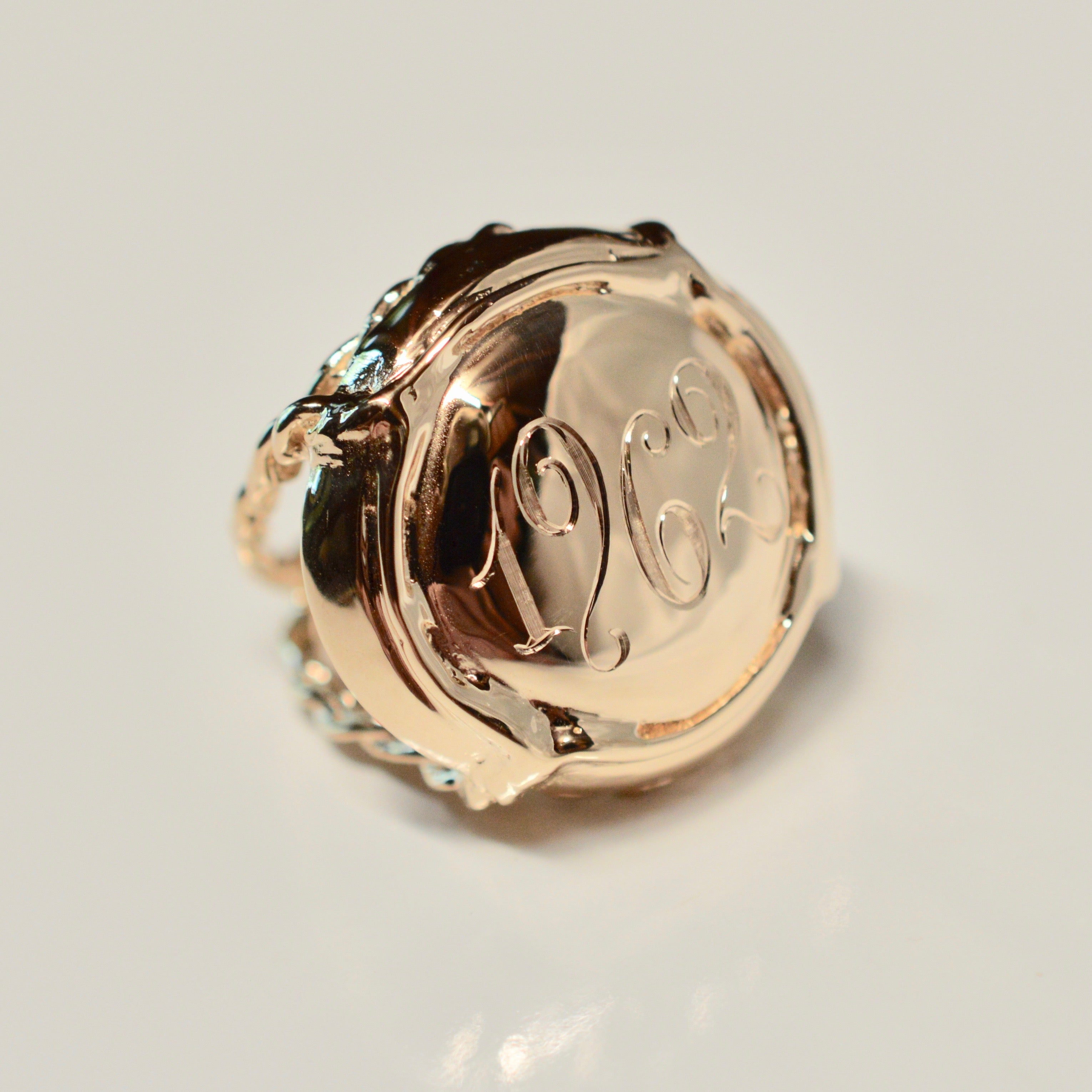 Champers Ring Gold Prestige Cuv e - Personalized and Hand Engraved