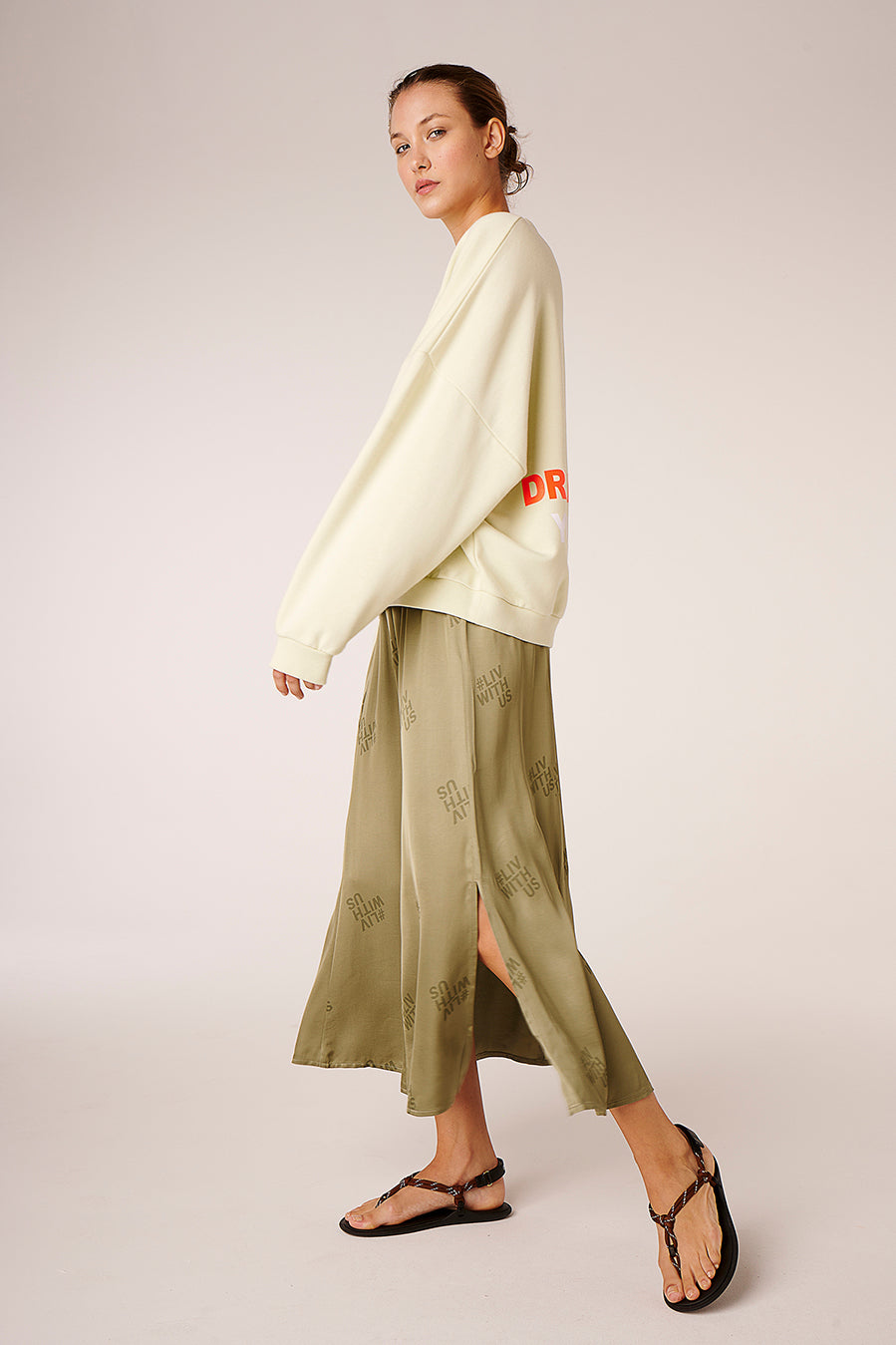 Sweater Dream in dusty meadow - Image 3