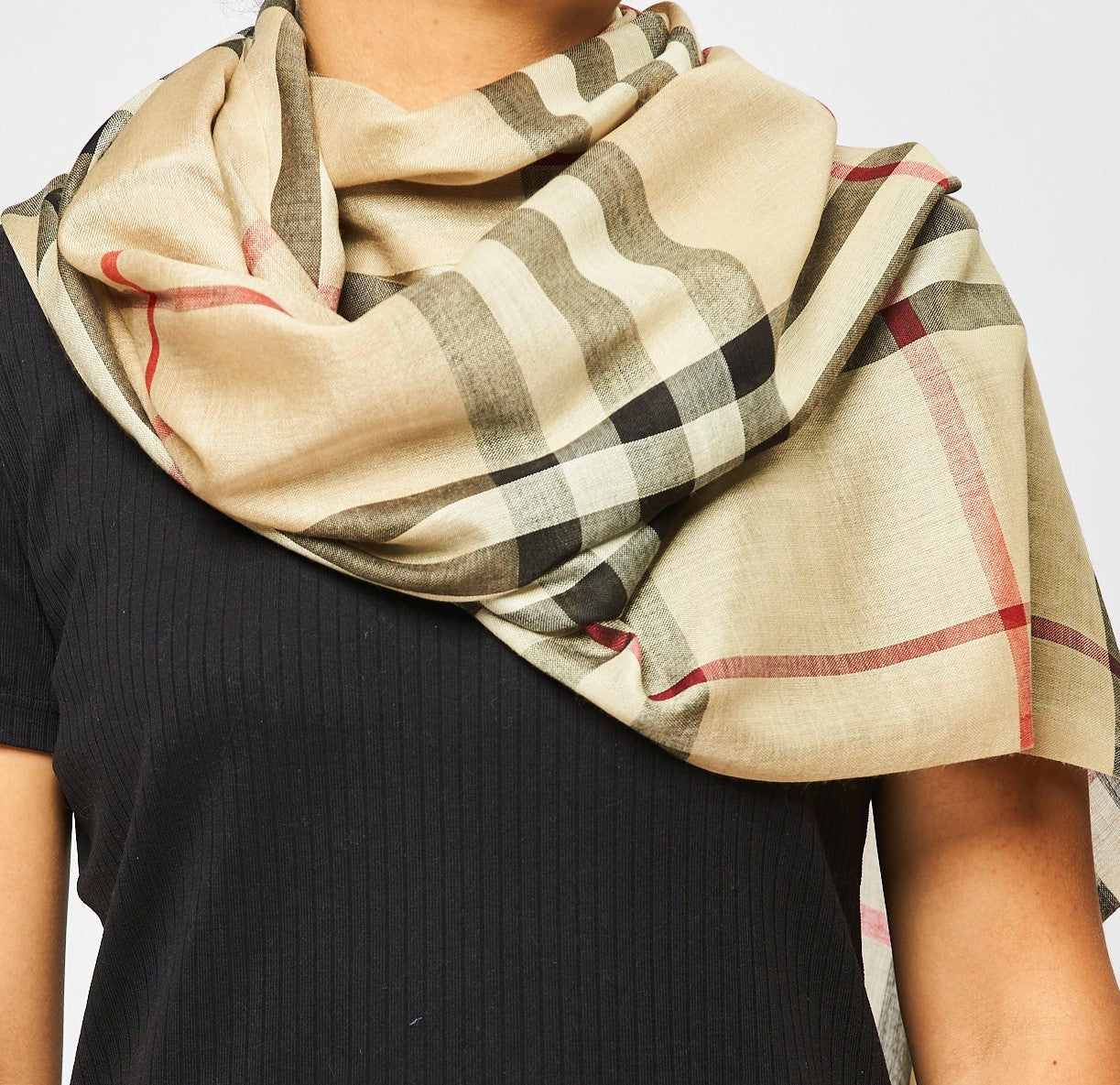 Arriba 62+ imagen burberry cashmere and silk scarf