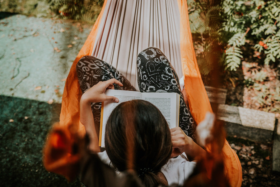 How To Read In A Hammock?