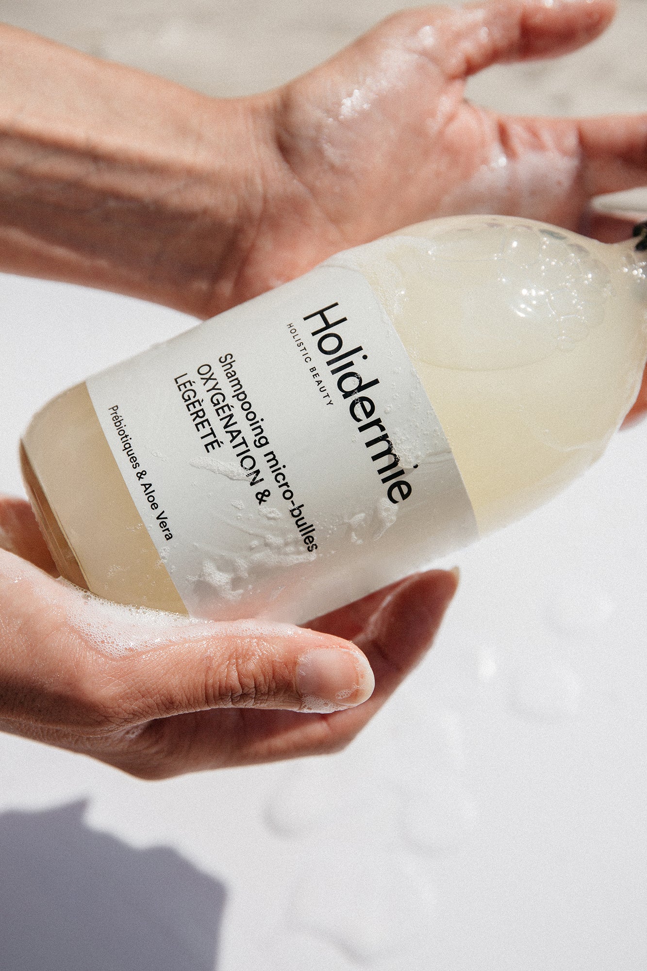 OXYGENATION &amp; LIGHTNESS micro-bubble shampoo Holidermie Suisse