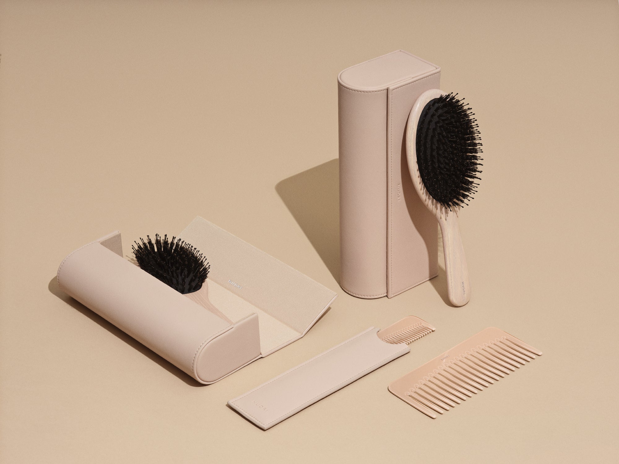 Indisponible - Petite Brosse cheveux Revitalizing Hair Brush Nuori Suisse