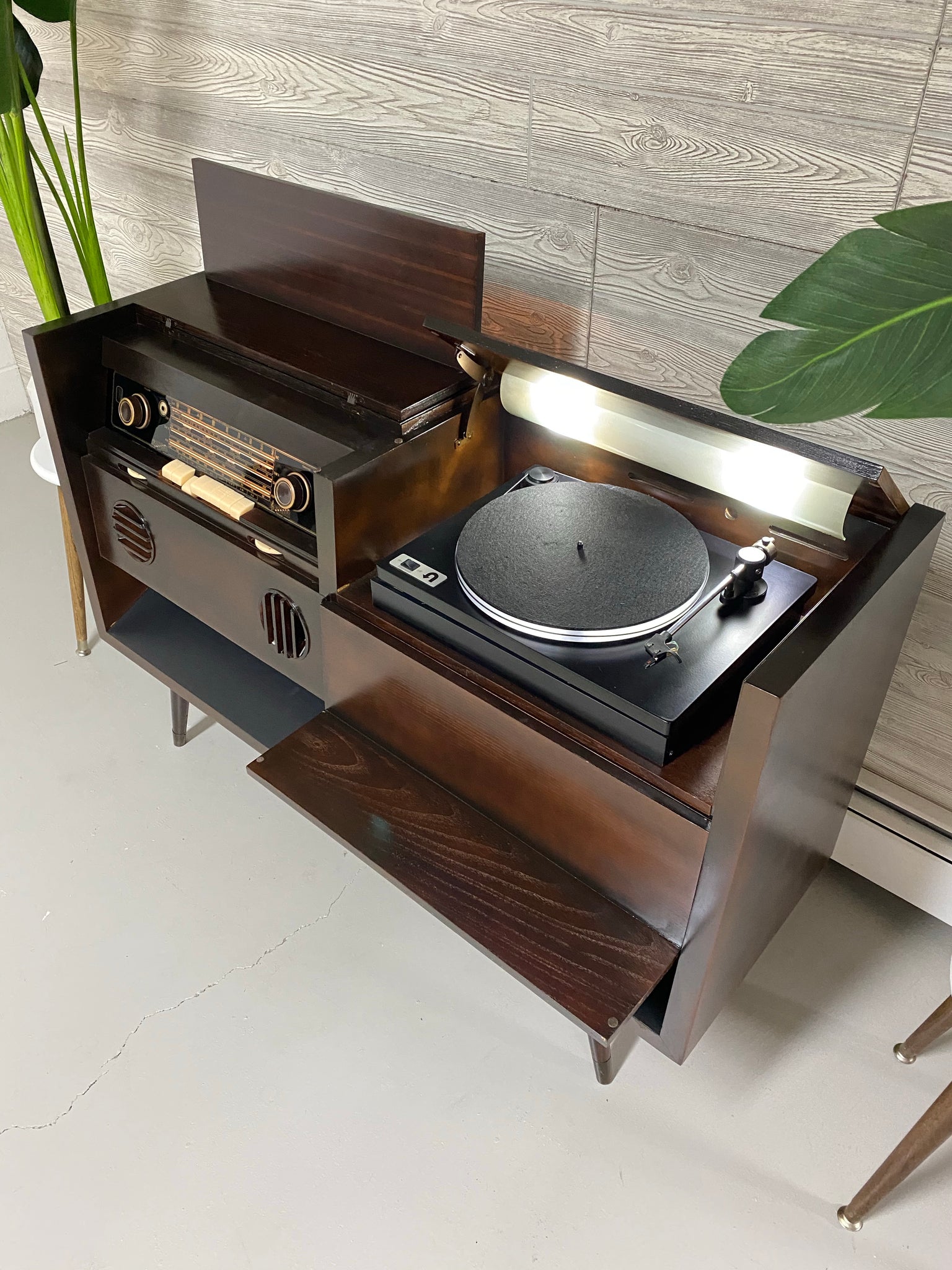 orbit turntable